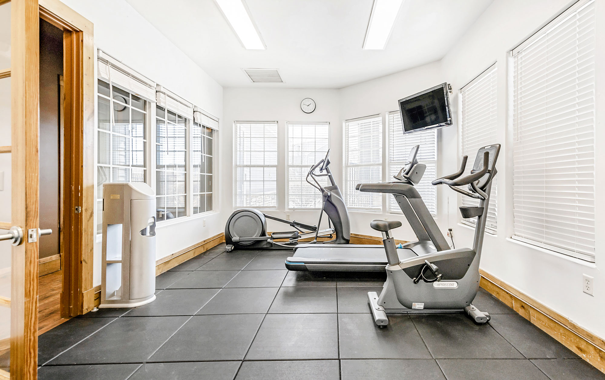 The fitness center at Eagle Ridge apartments in Denver, CO.