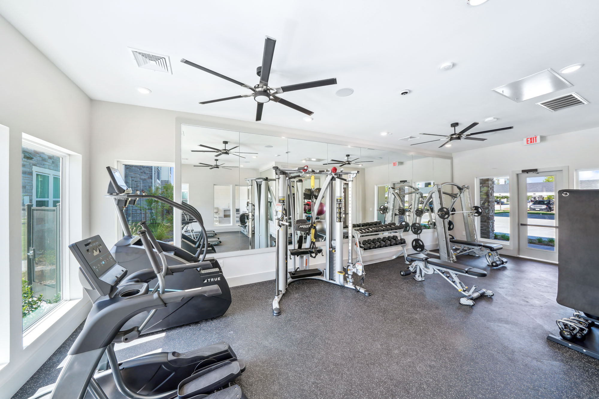 The fitness center at Embree Hill apartments in Dallas, TX.