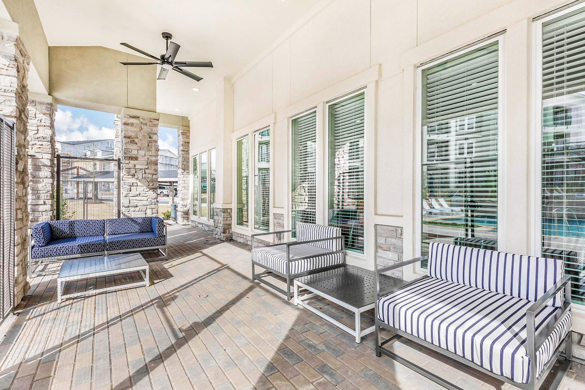 The outdoor patio at Embree Hill apartments in Dallas, TX.