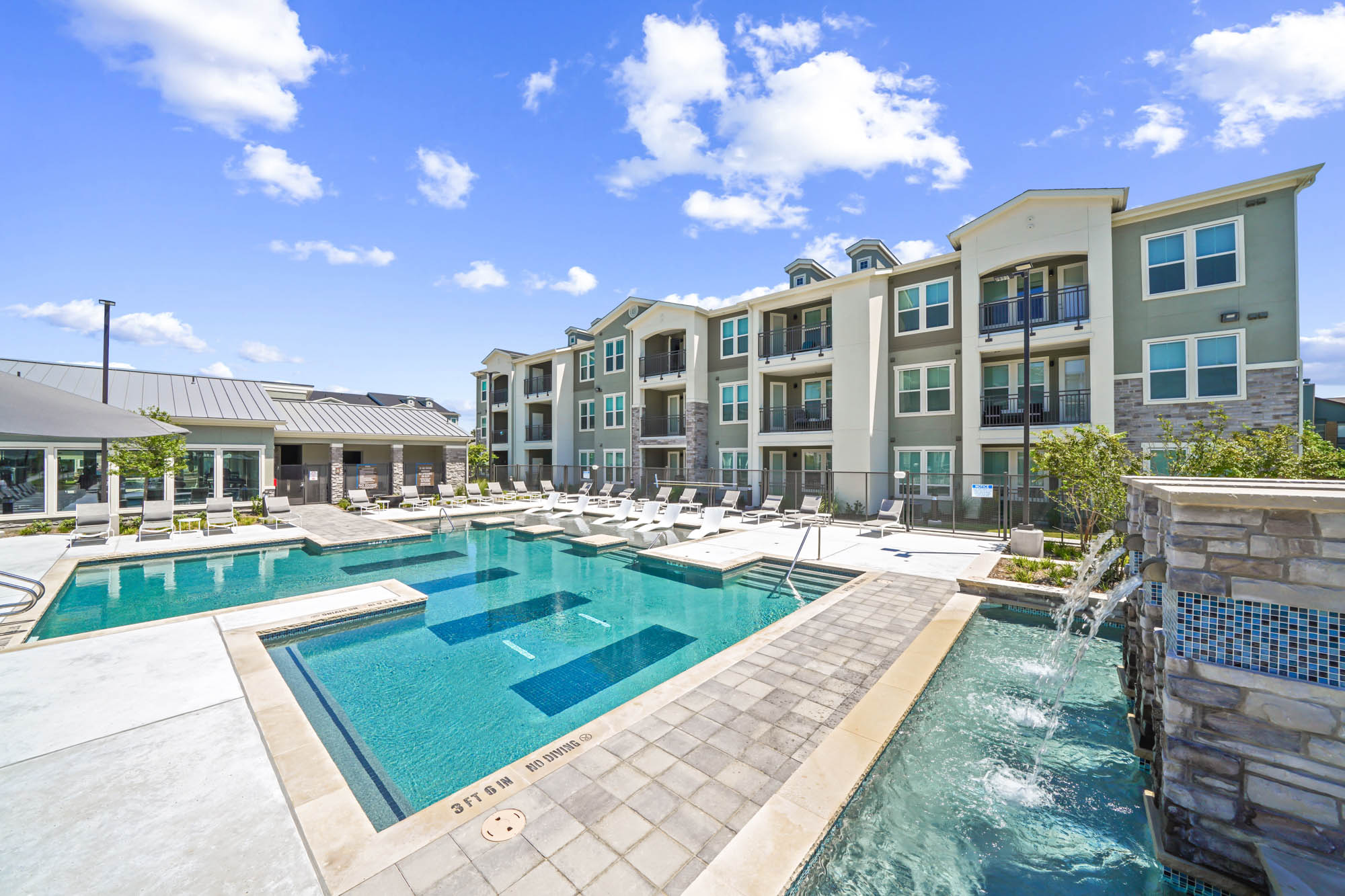 The pool at Embree Hill apartments in Dallas, TX.