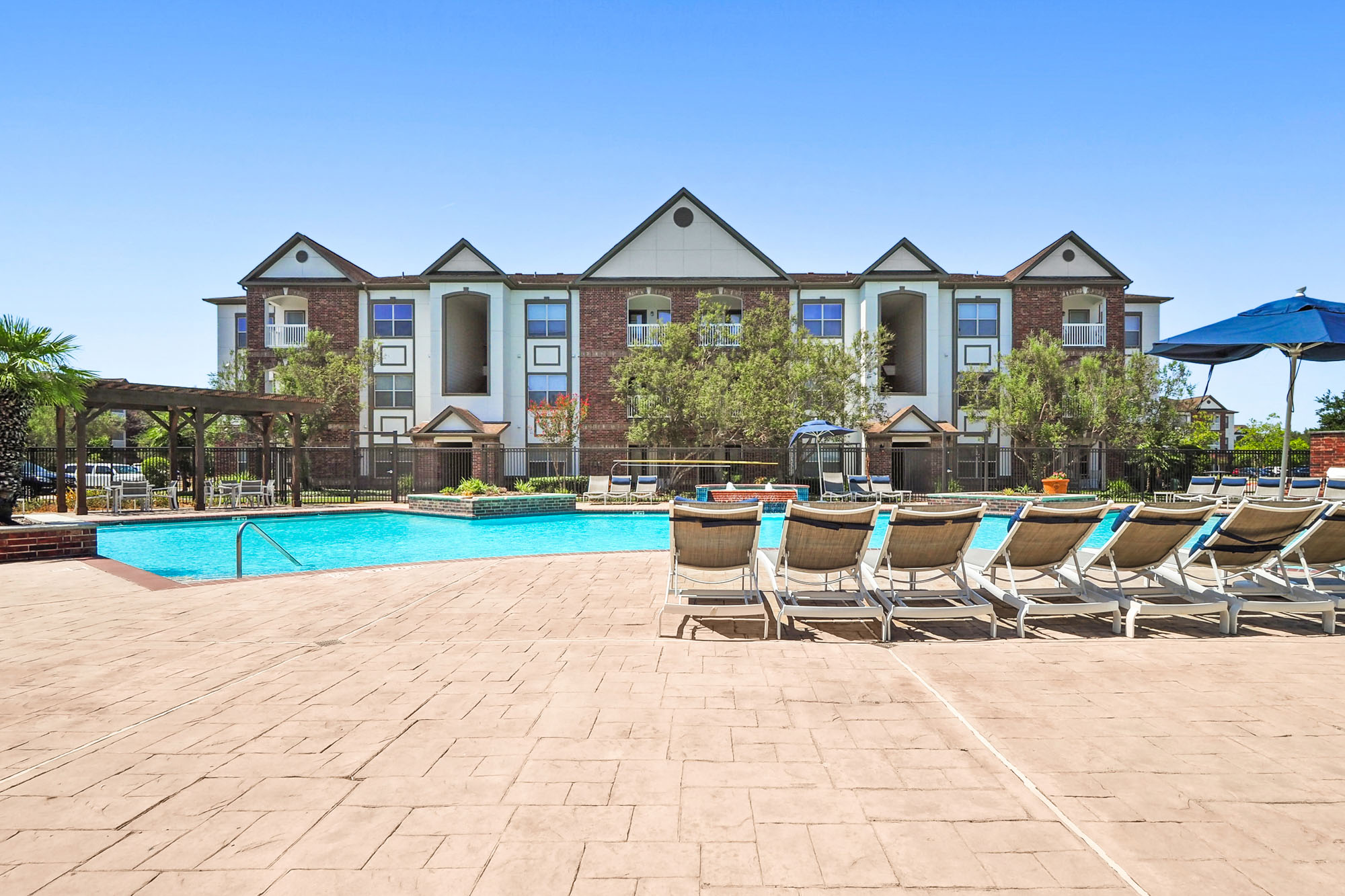 The pool at The Villas at Shadow Creek apartments in Houston, TX.