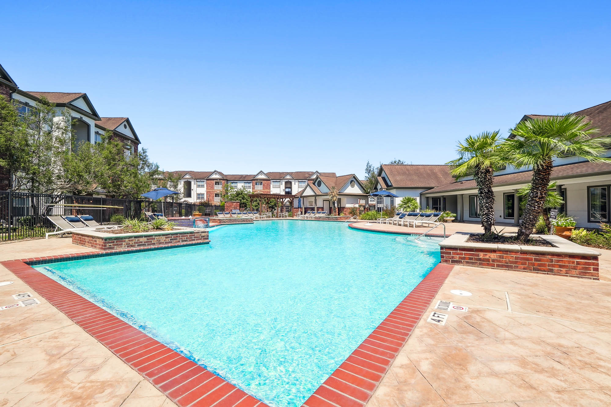 The pool at The Villas at Shadow Creek apartments in Houston, TX.