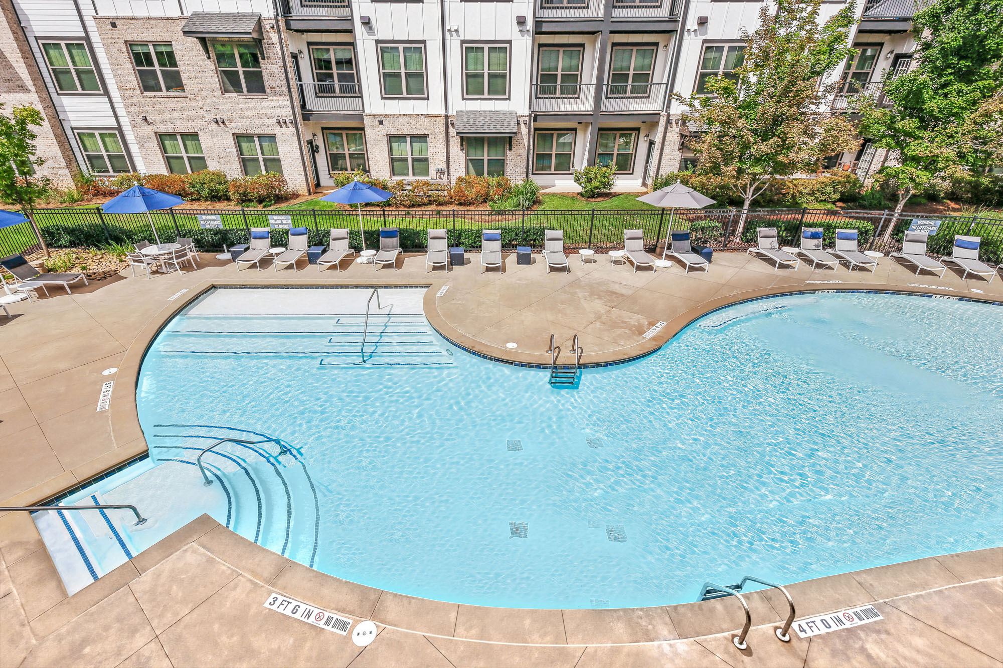 An overhead shot of the pool at Park 9 apartments in Woodstock, GA.