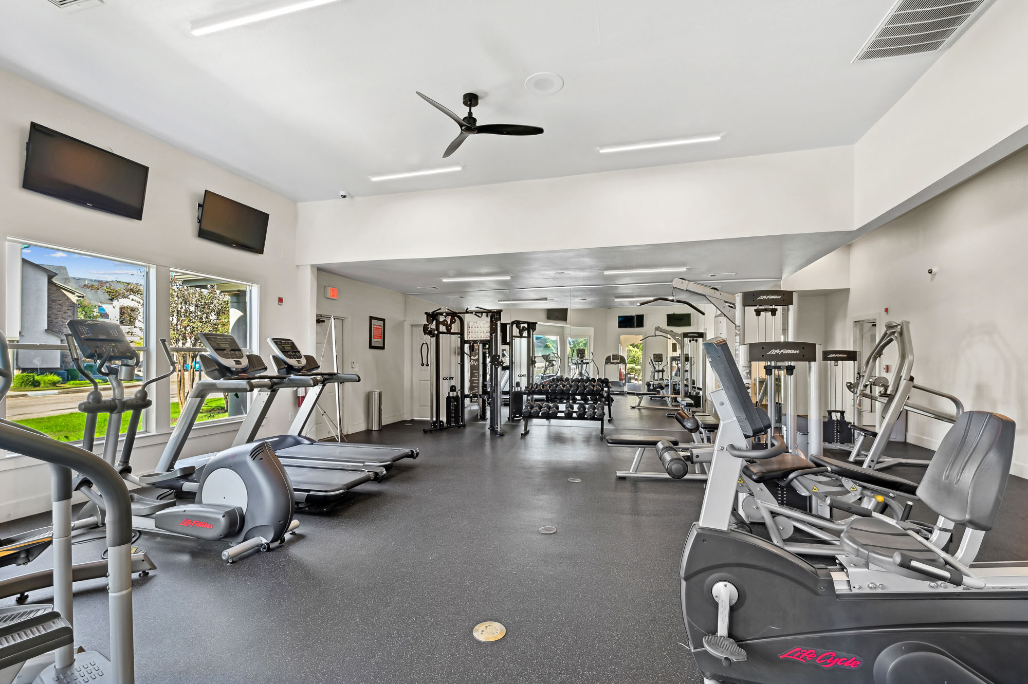 The fitness center at The Villas at Shadow Creek apartments in Houston, TX.