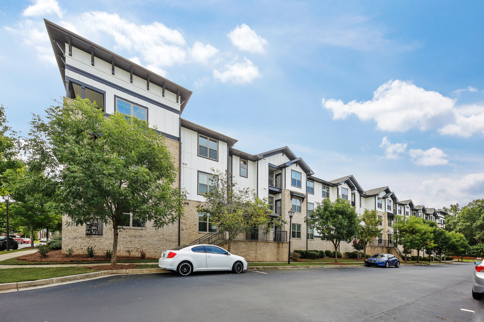 A larger three-story building at Park 9 apartments in Woodstock, GA.